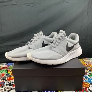 Nike Running Shoes Size 9.5 Mens / 11 Womens